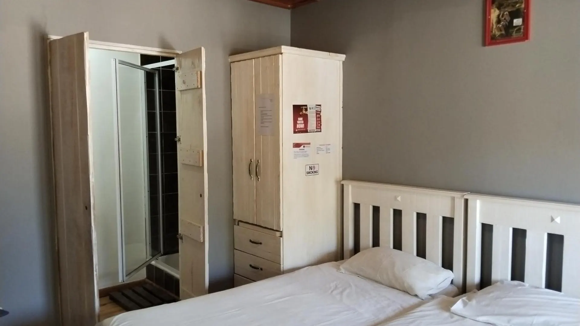 Ikhayalam Lodge Port Elizabeth Hostel